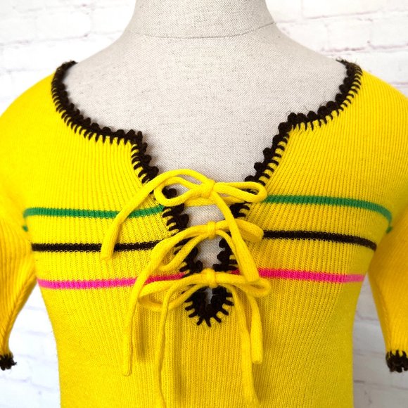 70's Bright Yellow Short Sleeve Sweater - Size 36 - Medium - Picture 2 of 11